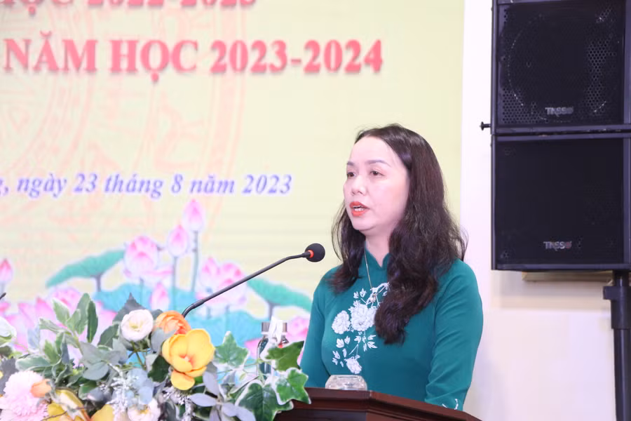 Nhà giáo Bùi Thị Thu Hằng - Trưởng Phòng GD&amp;ĐT Đan Phượng.