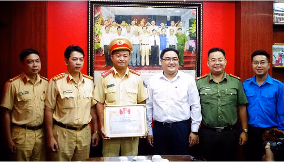 Cảnh sát giao thông kể chuyện truy bắt xe chở gần 900 bánh ma túy - Ảnh 1.
