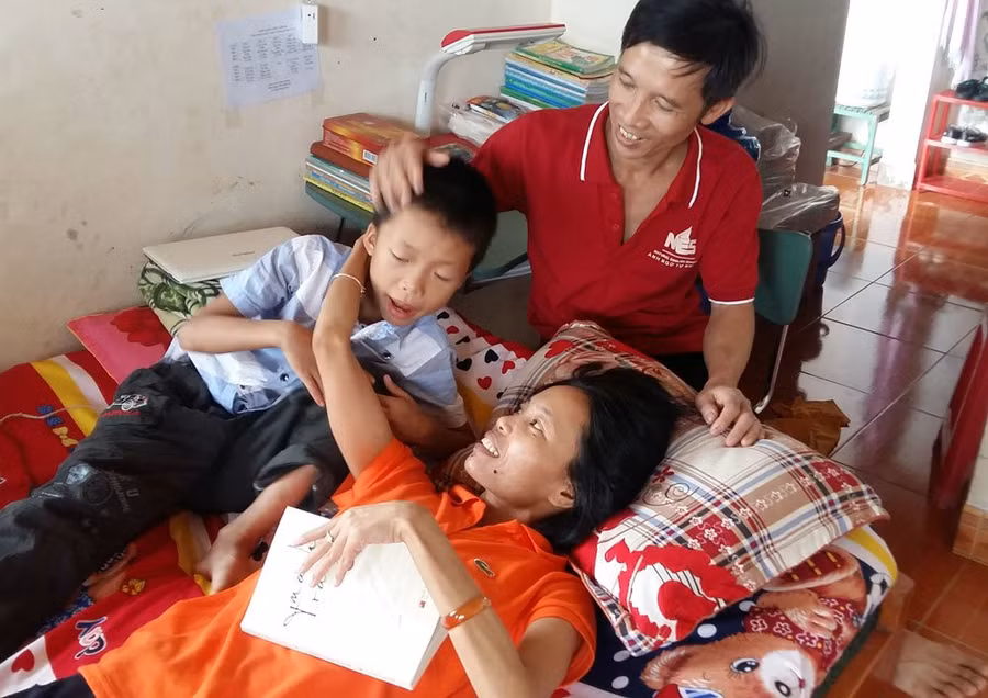 Chuyện tình cổ tích của cô gái Nghệ An 21 năm chống chọi với ung thư