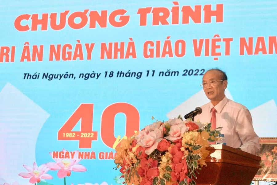 TS Lê Hồng Thắng, Hiệu trưởng trường Ngoại ngữ (ĐH Thái Nguyên). TS Lê Hồng Thắng, Hiệu trưởng trường Ngoại ngữ (ĐH Thái Nguyên).