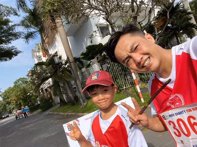 Cuộc chạm mặt công khai đầu tiên của Cường Đô La và Kim Lý khi cả hai cùng làm điều này cho bé Subeo - Ảnh 2. Cuộc chạm mặt công khai đầu tiên của Cường Đô La và Kim Lý khi cả hai cùng làm điều này cho bé Subeo - Ảnh 2.