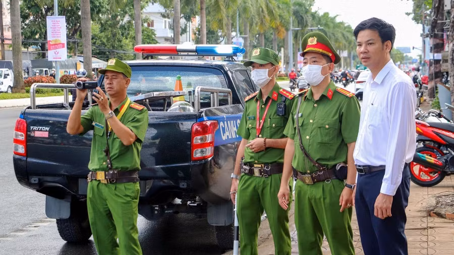 Cần Thơ tăng cường đảm bảo trật tự an toàn giao thông dịp lễ 30/4-1/5. Ảnh: Anh Hào.