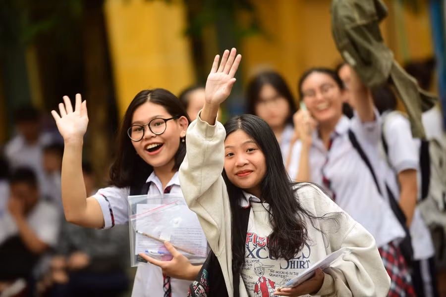 Niềm vui làm được bài của thí sinh trong Kỳ thi THPT quốc gia 2019.