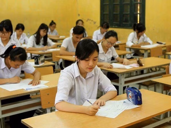 Thí sinh trong giờ thi môn Ngữ văn THPT quốc gia 2019. Thí sinh trong giờ thi môn Ngữ văn THPT quốc gia 2019.