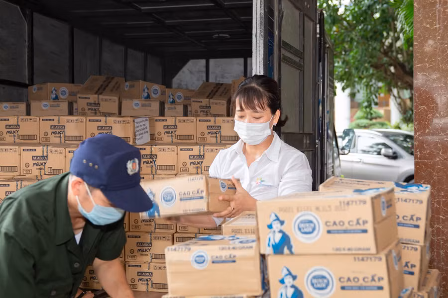 Sữa Cô Gái Hà Lan theo hành trang các y bác sĩ vào miền Nam chống dịch ảnh 1