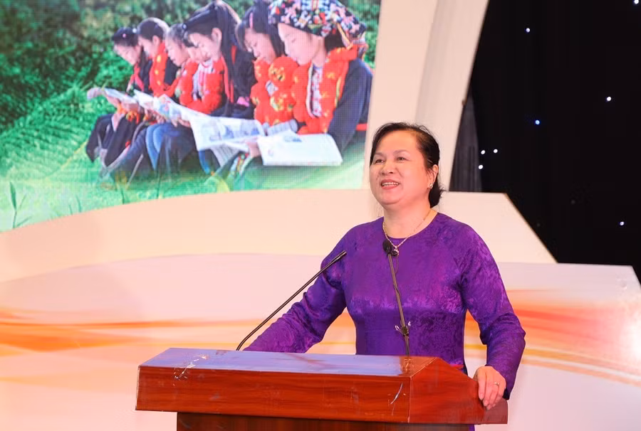Bà Đỗ Thị Thìn, Ủy viên Ban Thường vụ Trung ương Hội Khuyến học Việt Nam, Chủ tịch Hội Khuyến học tỉnh phát biểu tại chương trình.
