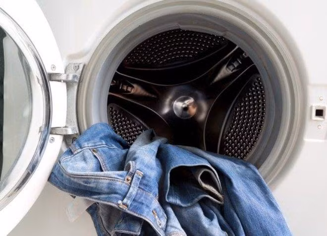 Nếu không muốn chiếc quần jeans trở nên bạc phếch hãy ghi nhớ 6 nguyên tắc làm sạch này - Ảnh 4. Nếu không muốn chiếc quần jeans trở nên bạc phếch hãy ghi nhớ 6 nguyên tắc làm sạch này-6