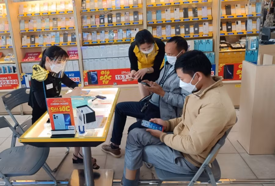 Sức mua điện thoại, máy tính ở Quảng Bình trong tháng 9-10 tăng đột biến vì nhu cầu học online.