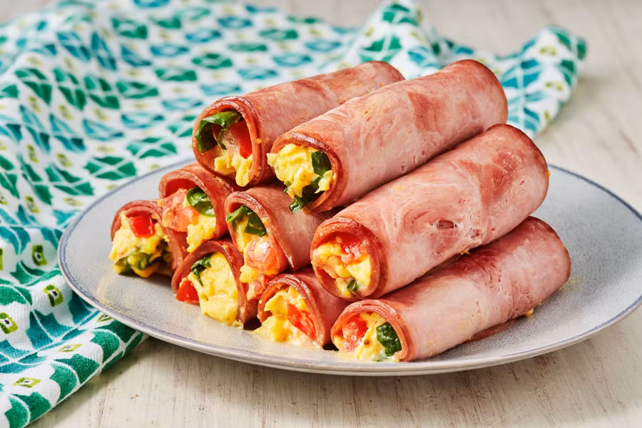 Trứng và thịt nguội tạo ra một bữa ăn quá giàu protein so với mức được khuyến nghị hàng ngày của bạn. (Ảnh: ITN) Trứng và thịt nguội tạo ra một bữa ăn quá giàu protein so với mức được khuyến nghị hàng ngày của bạn. (Ảnh: ITN)