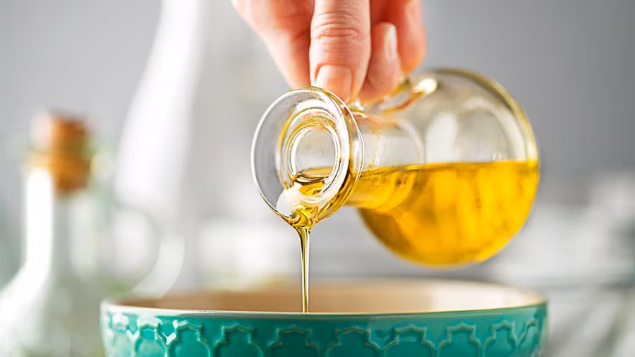 Cách lý tưởng và lành mạnh nhất là ăn ít hoặc không có dầu. (Ảnh: ITN) Cách lý tưởng và lành mạnh nhất là ăn ít hoặc không có dầu. (Ảnh: ITN)