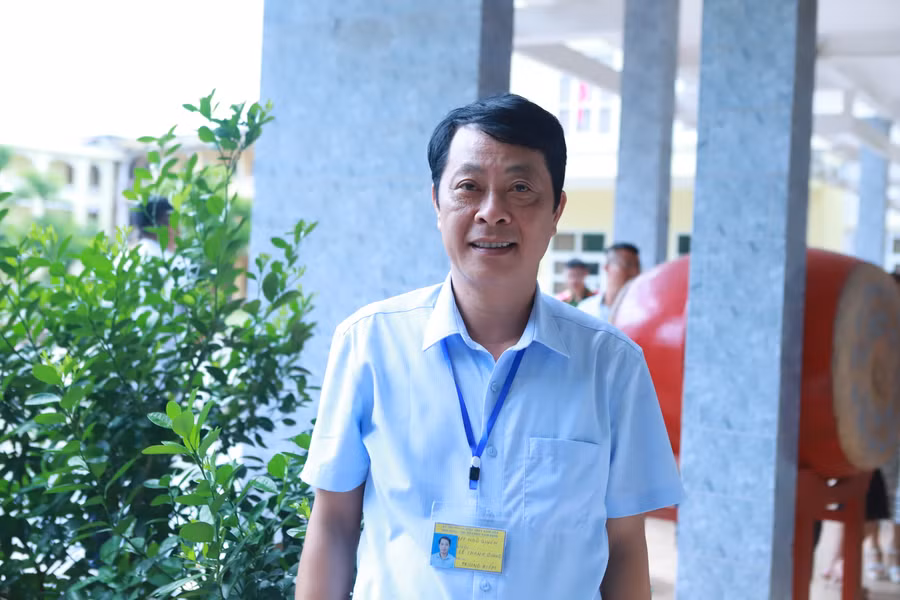 Thầy Lê Thanh Giang - Trưởng Điểm thi Trường THPT Ngô Quyền, TP Nam Định. Ảnh: Đình Tuệ. Thầy Lê Thanh Giang - Trưởng Điểm thi Trường THPT Ngô Quyền, TP Nam Định. Ảnh: Đình Tuệ.