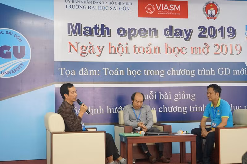 Các chuyên gia về Toán chia sẻ tại tọa đàm Các chuyên gia về Toán chia sẻ tại tọa đàm
