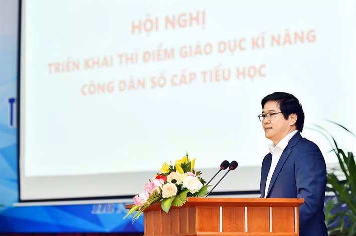 TS Thái Văn Tài - Vụ trưởng Vụ Giáo dục Tiểu học thông tin tại hội nghị. TS Thái Văn Tài - Vụ trưởng Vụ Giáo dục Tiểu học thông tin tại hội nghị.