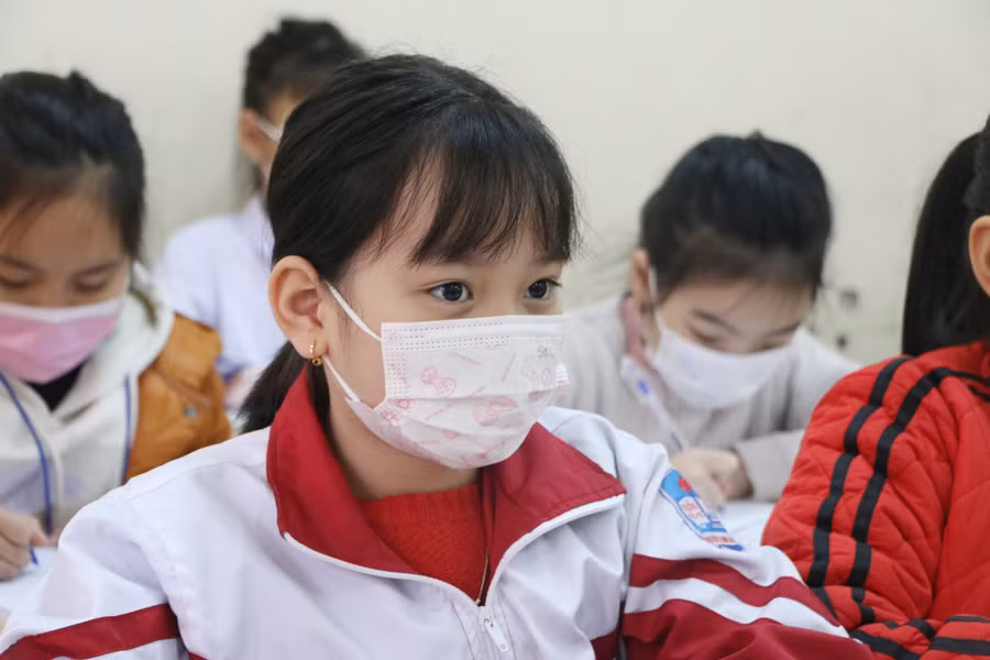 Chuẩn bị được đến trường học trực tiếp khiến nhiều phụ huynh, học sinh cảm thấy rất hào hứng.