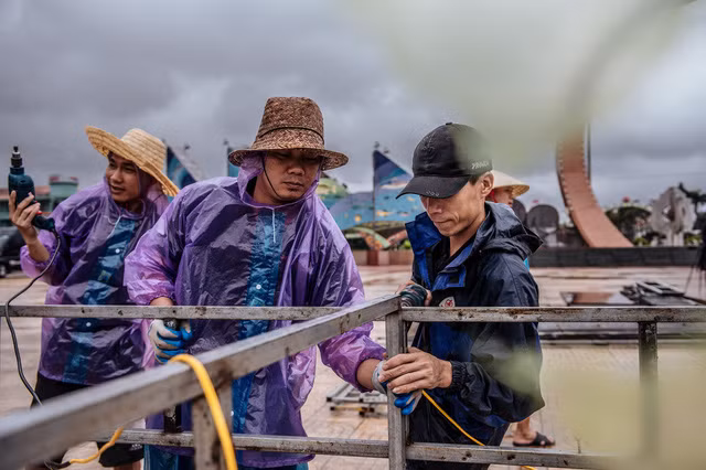 Công việc vô cùng hối hả nhưng vẫn không biết là có thể diễn ra được đúng tiến độ.