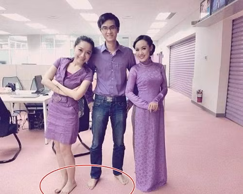 Hình ảnh giản dị, gần gũi của các BTV ở hậu trường. yhj