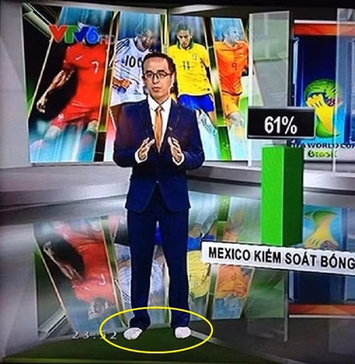 Diện trang phục chỉn chu nhưngBTV Khắc Cường lại quên mang giày khi lên sóng ybhr