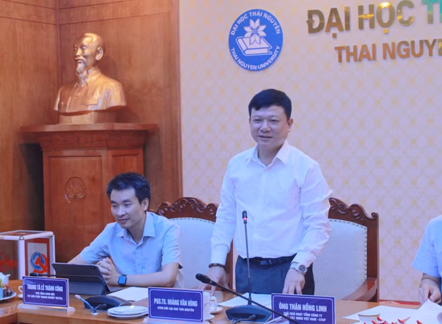 PGS.TS Hoàng Văn Hùng, Giám đốc Đại học Thái Nguyên phát biểu tại Hội nghị.