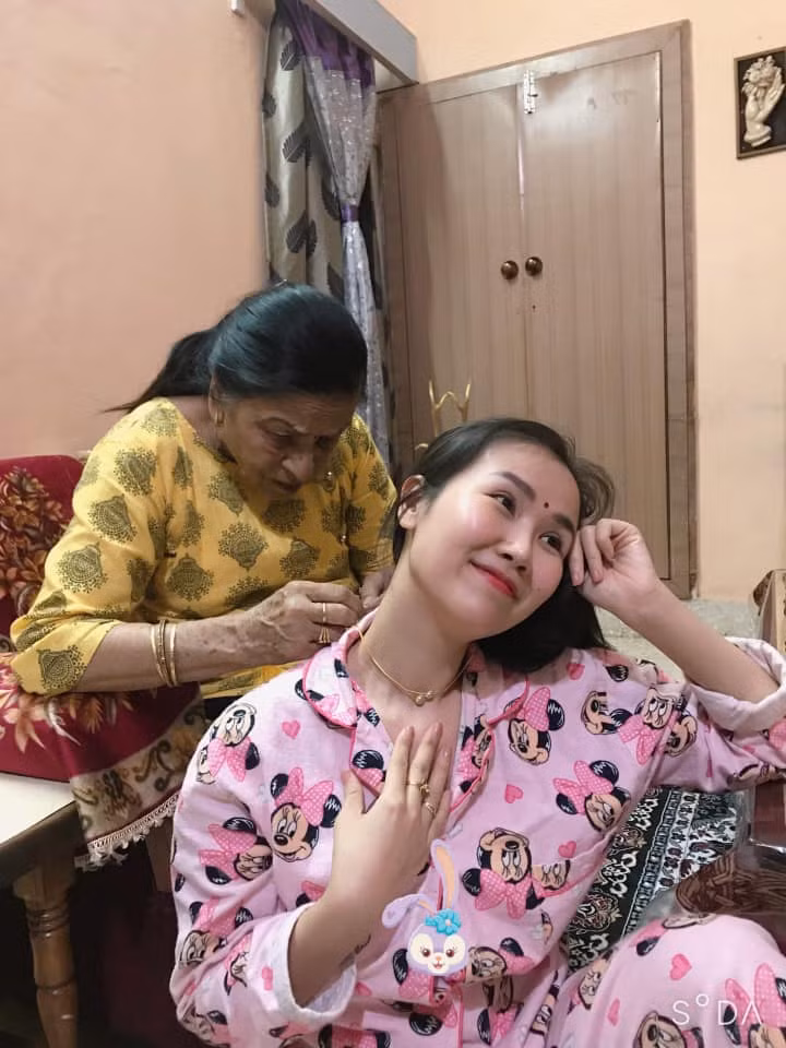 Võ Hạ Trâm được mẹ chồng người Ấn Độ cưng chiều hết mực, cô dâu số hưởng bật nhất showbiz Việt là đây!