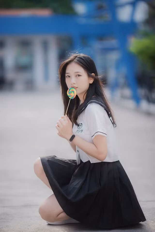 Xuýt xoa với vẻ đẹp mong manh như sương sớm của nữ sinh trường Đại học Y Hà Nội ảnh 0