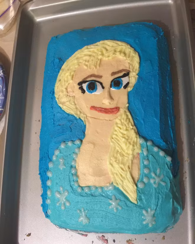 Được fan hâm mộ gửi tặng bánh kem lấy cảm hứng từ Frozen 2, “bà hoàng truyền hình” Ellen Show tá hỏa: Elsa và Olaf đây ư? ảnh 3