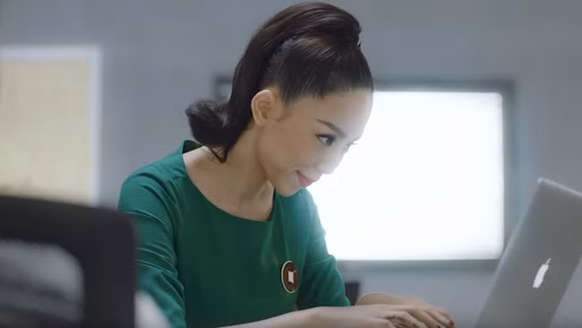 Tóc Tiên ăn mặc thường thường, làm gái công sở ngoan hiền vẫn đẹp khí chất - Ảnh 4. Tóc Tiên ăn mặc thường thường, làm gái công sở ngoan hiền vẫn đẹp khí chất - Ảnh 4.
