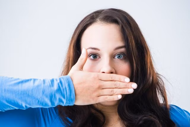 Hôi miệng gây ảnh hưởng không nhỏ tới giao tiếp (Ảnh minh họa)