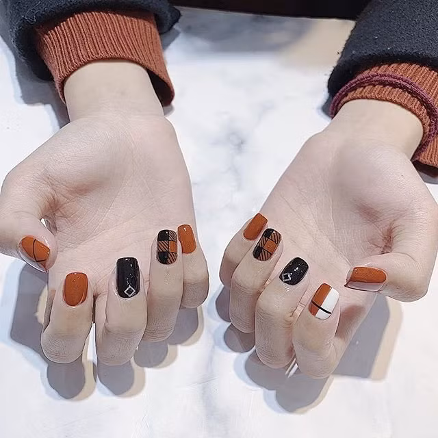 20 mẫu nail cực xinh lại đơn giản cho nàng diện mùa hè ảnh 14 Empty