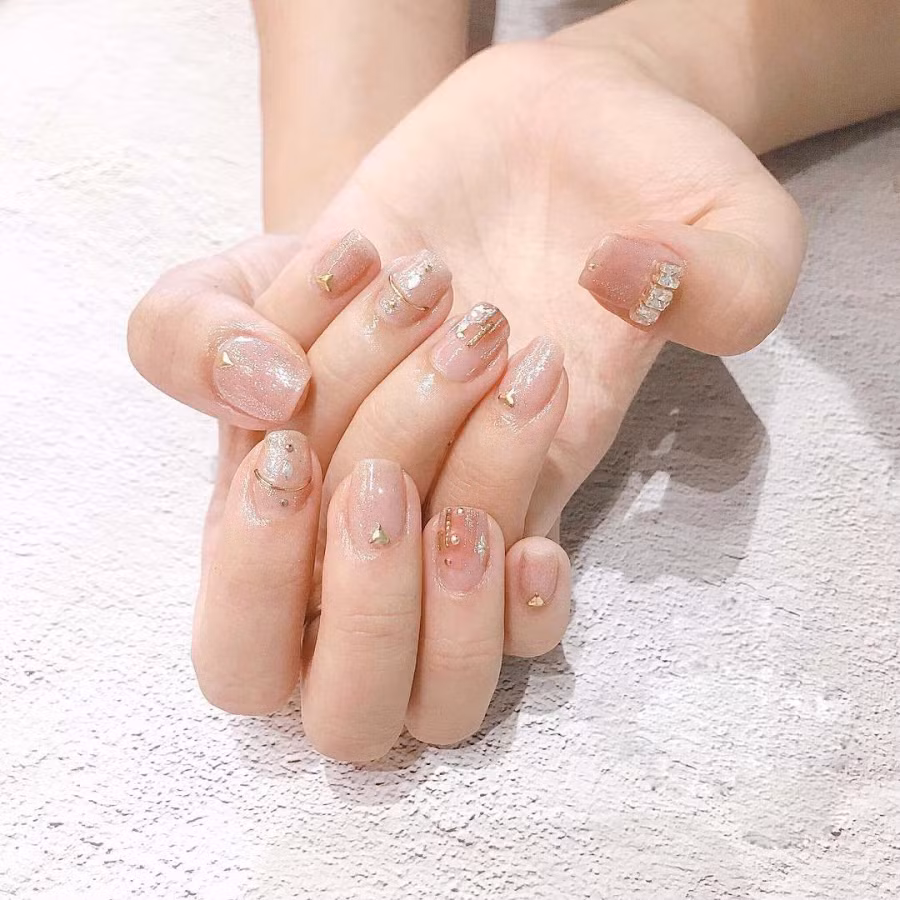 20 mẫu nail cực xinh lại đơn giản cho nàng diện mùa hè ảnh 17 Empty