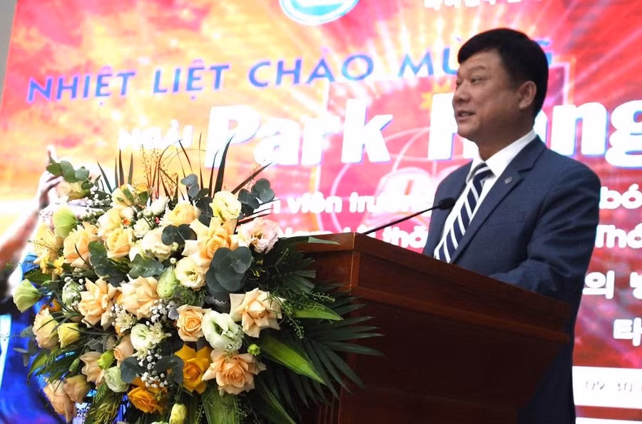 PGS.TS Hoàng Văn Hùng, Giám đốc Đại học Thái Nguyên phát biểu tại buổi gặp gỡ. PGS.TS Hoàng Văn Hùng, Giám đốc Đại học Thái Nguyên phát biểu tại buổi gặp gỡ.