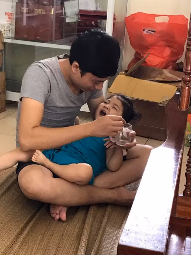 9X nhan nuoi be bai nao o Lao Cai: Nhin con rot nuoc mat khong nhan ra hinh anh 5