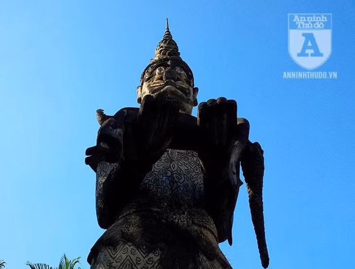 Kỳ bí khu "rừng Phật" với hàng trăm bức tượng bên dòng Mekong ảnh 27