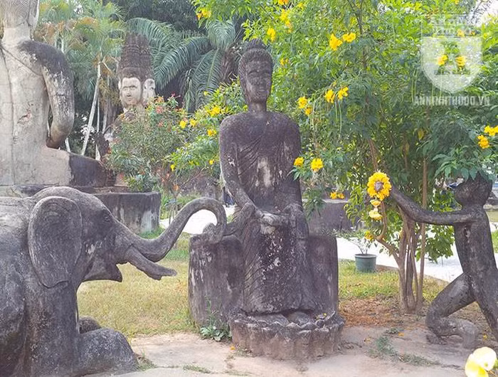 Kỳ bí khu "rừng Phật" với hàng trăm bức tượng bên dòng Mekong ảnh 15