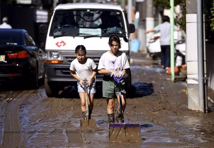 Trẻ em Nhật học cách tự cứu lấy mình trong thảm họa, bão lũ ảnh 7