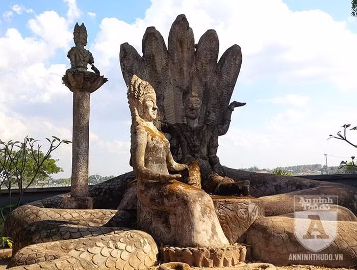 Kỳ bí khu "rừng Phật" với hàng trăm bức tượng bên dòng Mekong ảnh 17