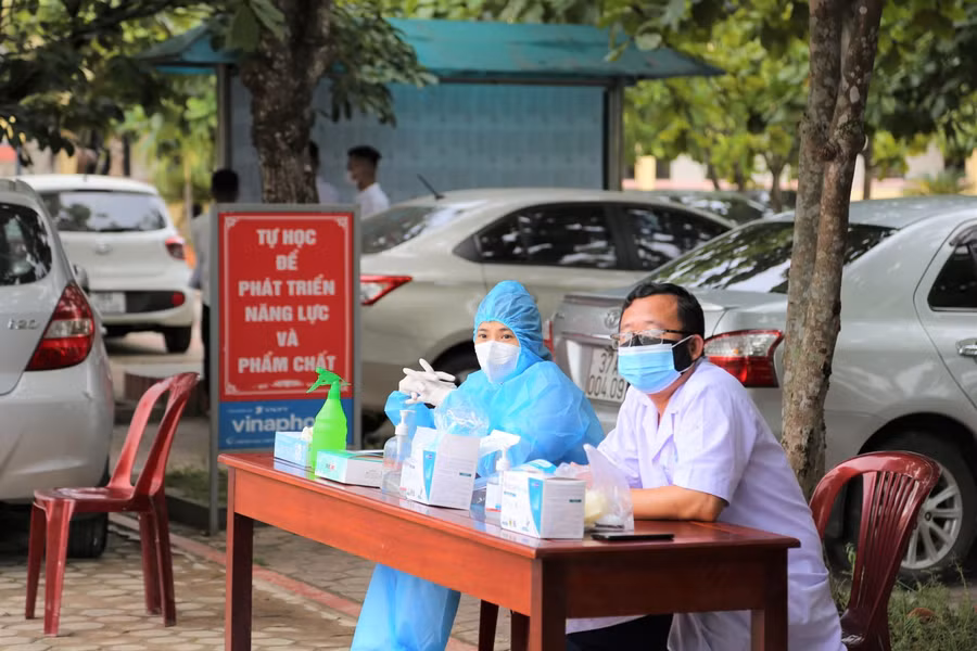 Công tác phòng dịch tiếp tục được kiểm soát chặt tại các điểm thi.