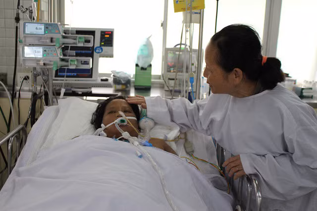 Một trường hợp bị băng huyết bệnh viện địa phương phải chuyển lên tuyến trên điều trị