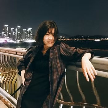 Jan Yun-hwa tại bến sông Hán ở Seoul. Jan Yun-hwa tại bến sông Hán ở Seoul. Ảnh: BBC.