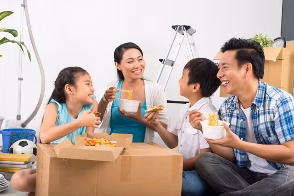 Mỗi gia đình cần đáp ứng nhu cầu dinh dưỡng, hợp lý và tuân thủ các nguyên tắc giờ giấc nhât định để đảm bảo sức khỏe. dành ít nhất 20 phút cho mỗi bữa ăn tại bàn một cách thật chỉnh tề
