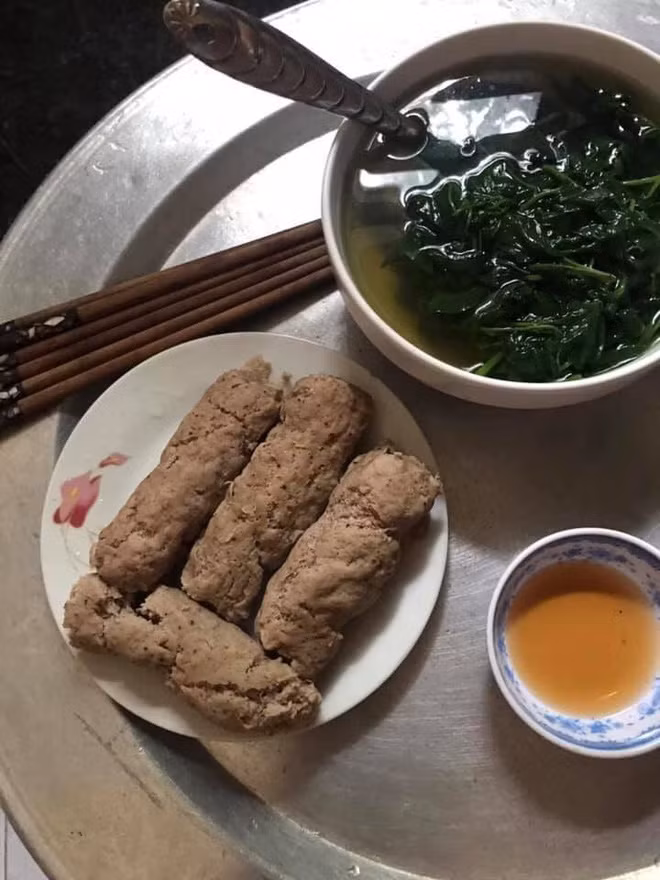 Vợ háo hức làm món chồng thích, nhưng khi dọn bàn ăn, chồng nhất quyết không đụng đũa - Ảnh 1.