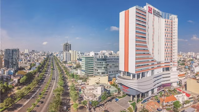 Toàn nhà Con tàu tri thức HIU