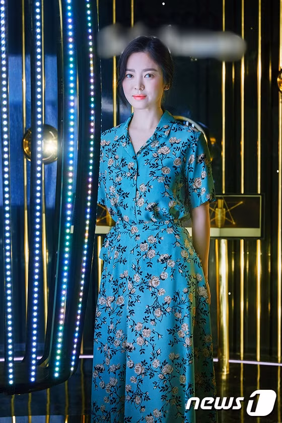 Mọi thứ đều ổn, tuy nhiên chân mày kẻ khá dày.