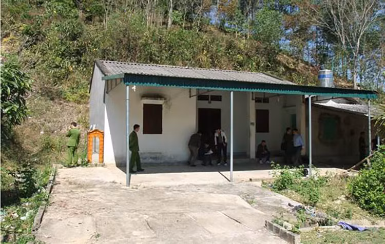 Căn nhà phát hiện thi thể nạn nhân. Ảnh: Công an Điện Biên.