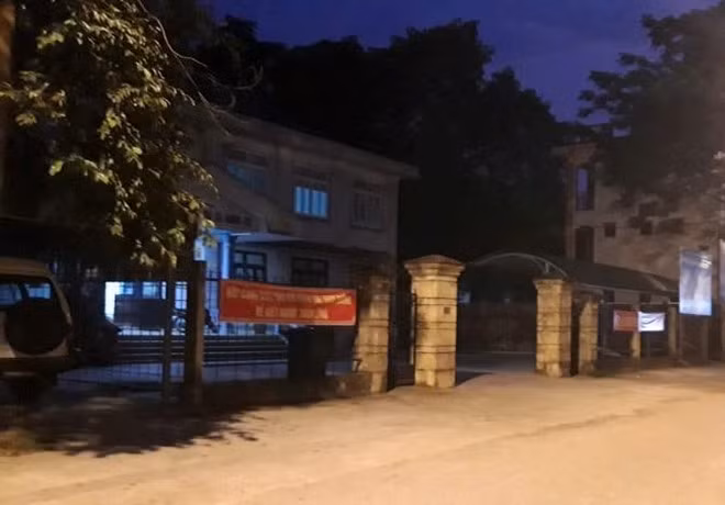Trung tâm Y tế thị xã Quảng Trị, nơi xảy ra vụ ôtô công vụ mất tích. Ảnh:Duy Lợi. Oto cong vu cua trung tam y te bi mat trom trong dem hinh anh 1