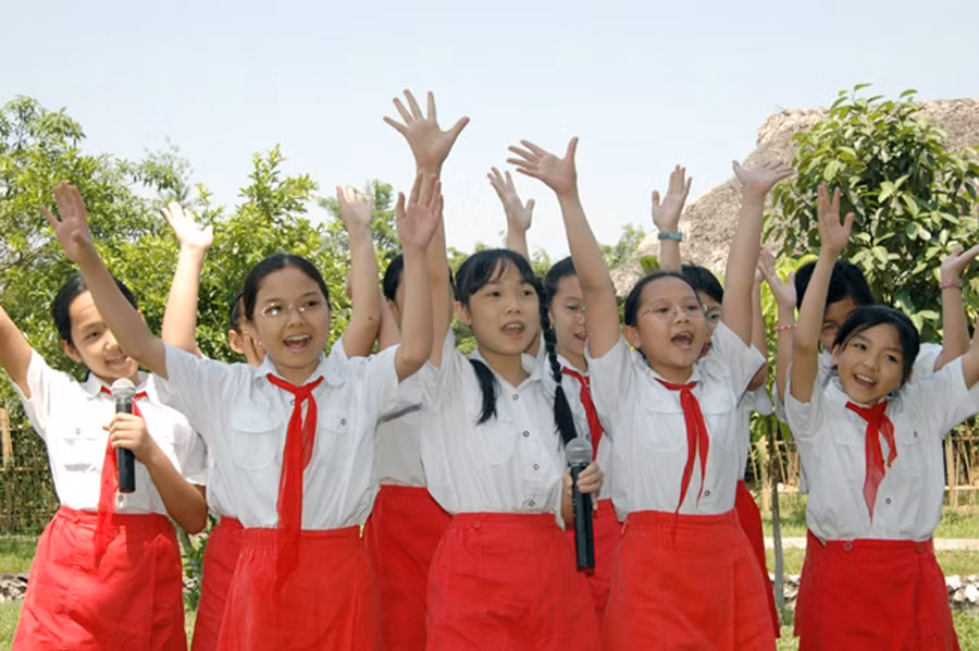 Cần xây dựng môi trường lành mạnh cho trẻ từ gia đình đến nhà trường và xã hội. Ảnh: Quý Trung Cần xây dựng môi trường lành mạnh cho trẻ từ gia đình đến nhà trường và xã hội. Ảnh: Quý Trung