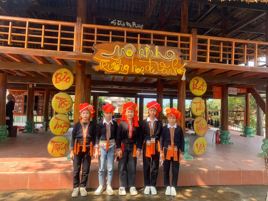 Mô hình trường học đa văn hóa tại trường THCS số 1 xã Phú Nhuận.