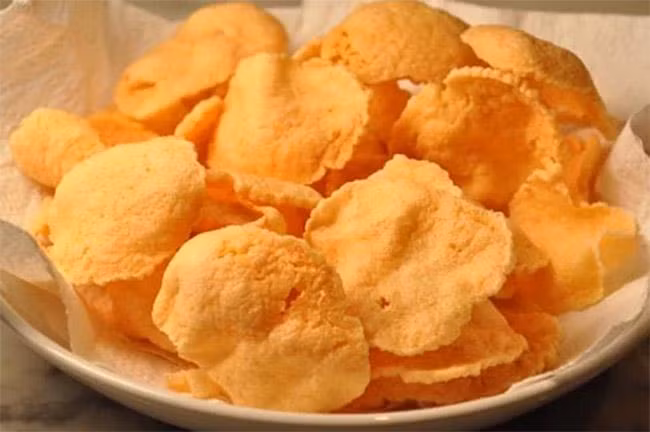 Mẹo làm bánh phồng tôm tại nhà tuyệt ngon mà đơn giản chẳng ai ngờ