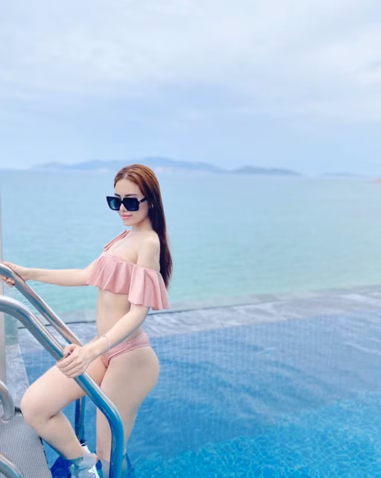 Nhan sắc cực phẩm của vợ tiền đạo đội tuyển Việt Nam ảnh 12 Nhan sắc cực phẩm của vợ tiền đạo đội tuyển Việt Nam ảnh 12