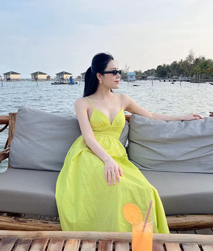 Nhan sắc cực phẩm của vợ tiền đạo đội tuyển Việt Nam ảnh 9 Nhan sắc cực phẩm của vợ tiền đạo đội tuyển Việt Nam ảnh 9