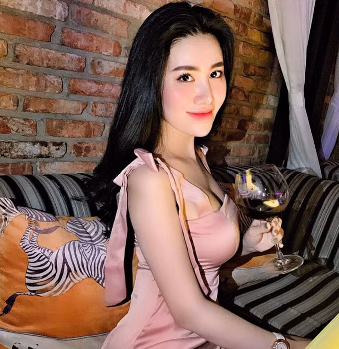 Nhan sắc cực phẩm của vợ tiền đạo đội tuyển Việt Nam ảnh 5 Nhan sắc cực phẩm của vợ tiền đạo đội tuyển Việt Nam ảnh 5
